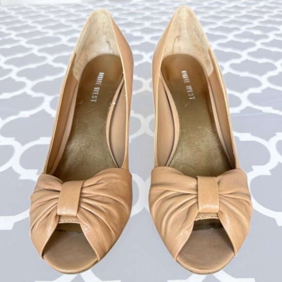 Nine West Nude Leather Bow Peep Toe Pumps I Heart You Size 7.5 Classic Neutral - Picture 3 of 9
